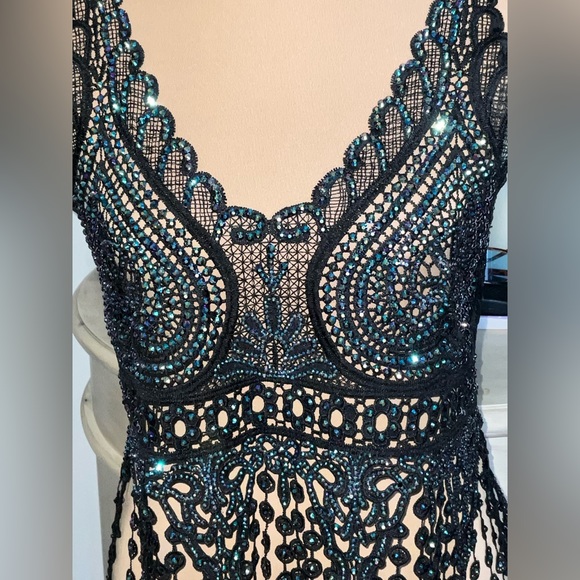 Black Embroidery Lace Top XS-S - Picture 14 of 14